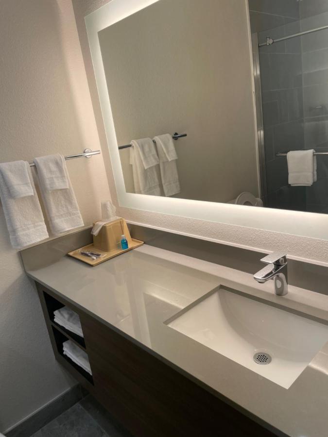 Palace Inn Blue - Garth Rd باي تاون المظهر الخارجي الصورة