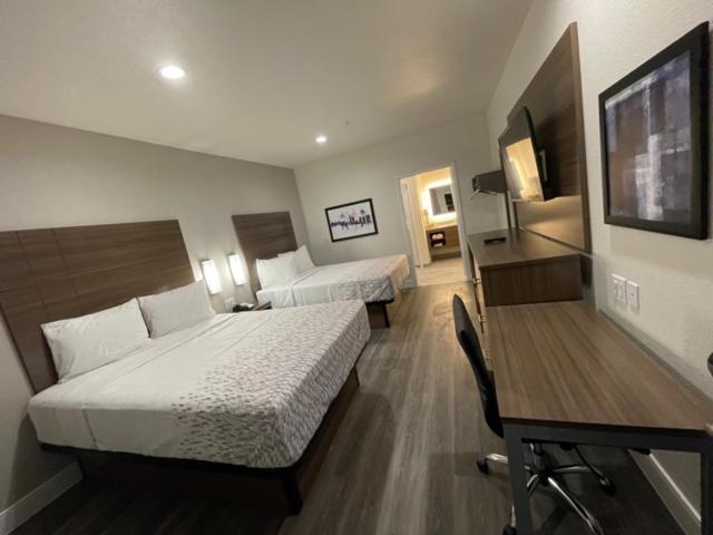 Palace Inn Blue - Garth Rd باي تاون المظهر الخارجي الصورة