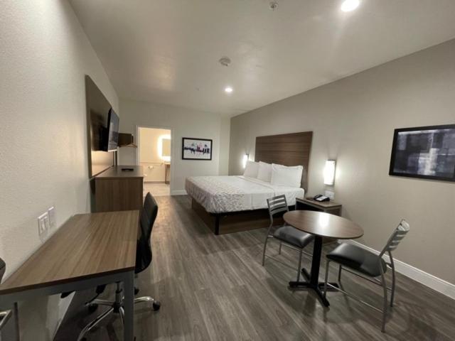 Palace Inn Blue - Garth Rd باي تاون المظهر الخارجي الصورة