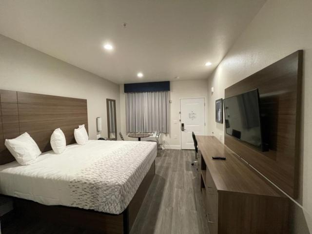 Palace Inn Blue - Garth Rd باي تاون المظهر الخارجي الصورة