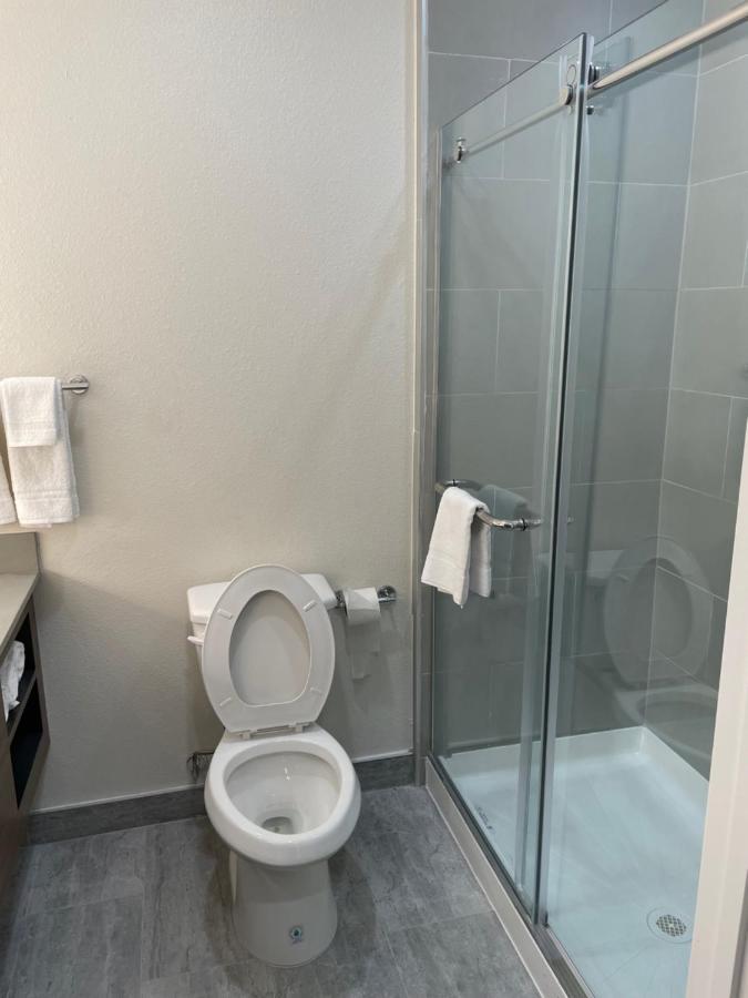 Palace Inn Blue - Garth Rd باي تاون المظهر الخارجي الصورة