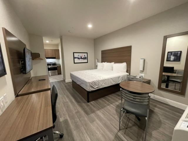 Palace Inn Blue - Garth Rd باي تاون المظهر الخارجي الصورة